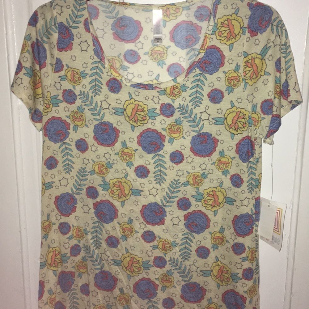 Xs LuLaRoe Rose Classic Tee